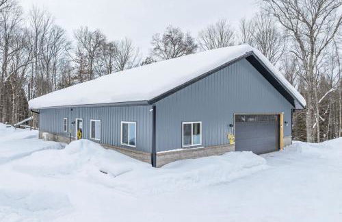 Snowy Paws on Lac Vieux Desert - Photo 15