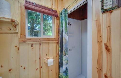 Lakefront Cabin with Dock, Fire Pits in Danbury! - Foto 16