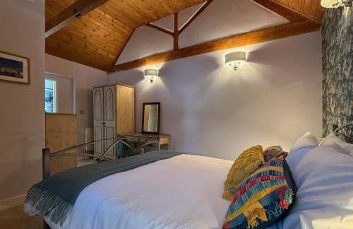 Historic Hampshire Cottage with Private Putting Green - Photo 27