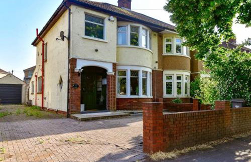 Stylish 3 Bed Home with Parking! - Photo 42