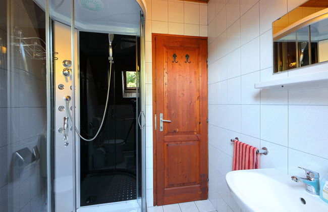 5 bedroom House in Siófok with private pool and garden - Photo 21