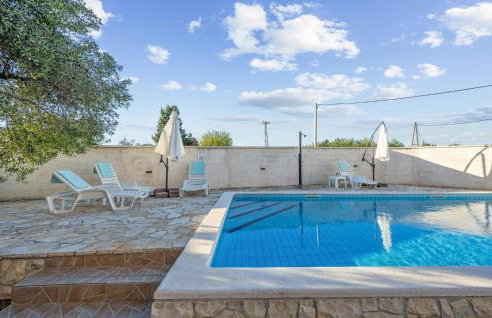 Awesome Home In Tinj With Jacuzzi - Photo 10