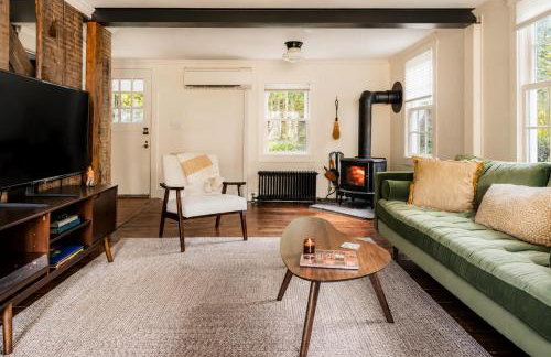 Hot Tub, 2 Fire Pits, Pond, Tonal & Pet-Friendly - Photo 6