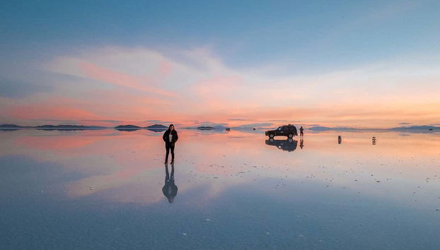 Durante el atardecer en el salar de Uyuni