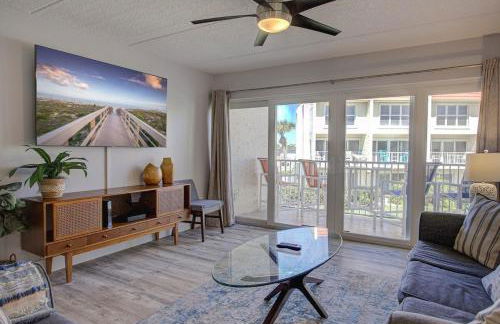 Beautiful Ocean Side 2 Bedroom Condo with Pool - Foto 1