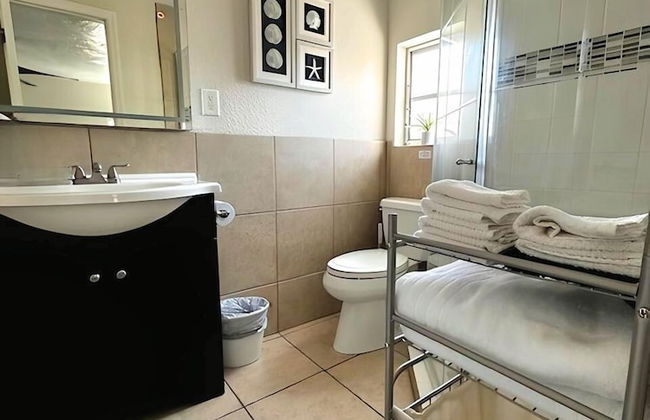 Charming 1940 Waterfront 2br-2ba Condo 2 Bedroom Condo by RedAwning - Foto 16