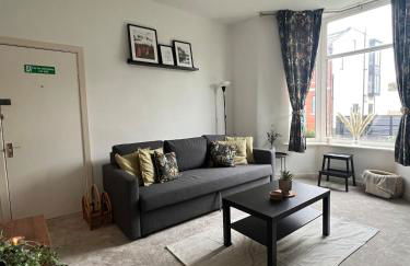 1 Bed Apartment Marple with Work Space - Foto 1