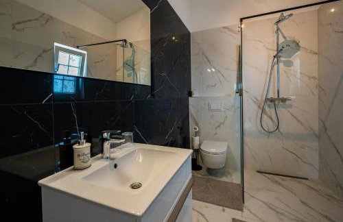 Villa Mirage with Private Heated Pool - Photo 18