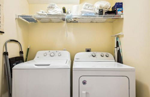 Just Beachy - 5 Bedroom Beach Front Home! Sleeps 20 Home by RedAwning - Foto 39