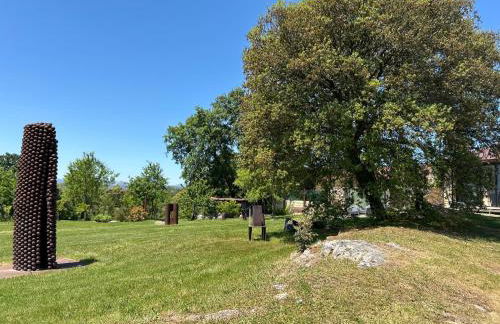 casa rural de un artista en plena naturaleza piscina y parque de esculturas en villarcayo - Photo 8