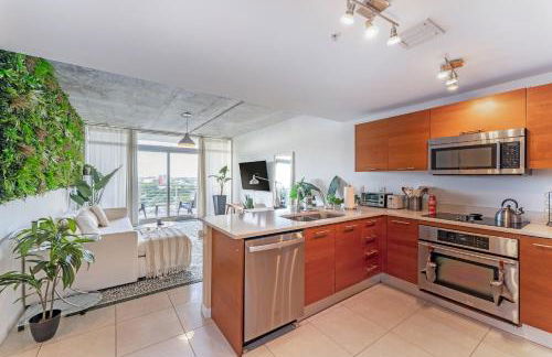 1BR Miami Retreat with BBQ, Pool, & Skyline Views - Foto 21