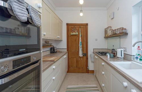Beautiful Redbrick Home in Ruthin Centre & Parking - Photo 21