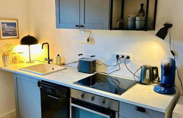 FeelsLikeHome - Urbane Altbauwohnung mit Dachterasse& Parkplatz - Foto 4