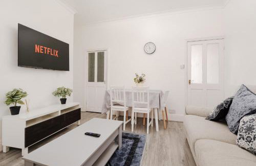 Modern 3-Bedroom Home in-Steps from Crown Point - Foto 38