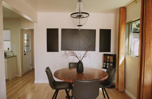 The White House, A Unique ABQ Stay in Central Location near Uptown - Foto 15