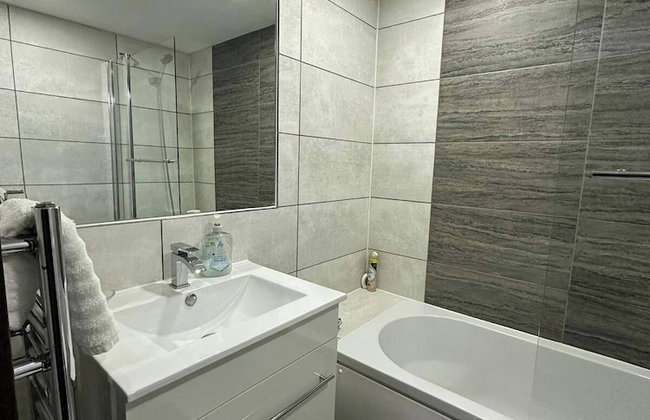 1BR Hideaway Near NEC & Resorts World - Ideal for Travelers - Foto 24