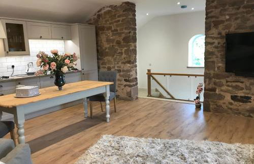 THE HAYLOFT CHESHIRE - Photo 49