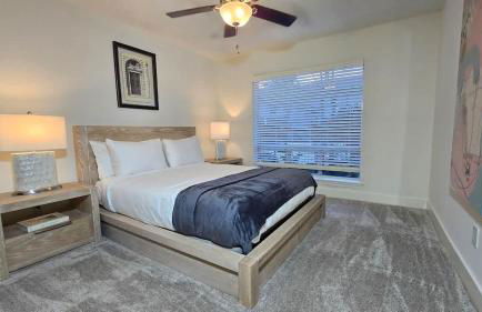 Special 2BR Galleria Condo Pool View Private Entrance - Foto 11