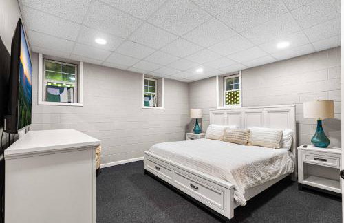 15 Minutes to Asheville! Spacious 7BR Luxury Home | Pool | Hot Tub | Game Room - Foto 58