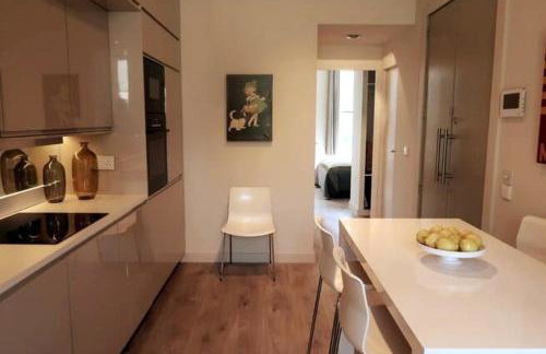 1 bedroom modern en-suite apartment Nine Elms - Foto 8