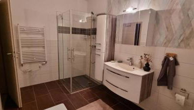 Ferienwohnung Maasch - Photo 4, towels, Shower