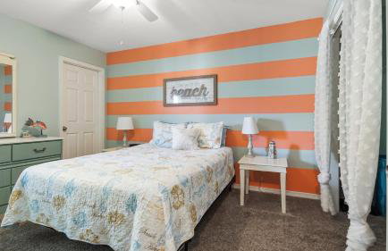 Beach access close to Walmart, Bowling,skating and Game room - Photo 35