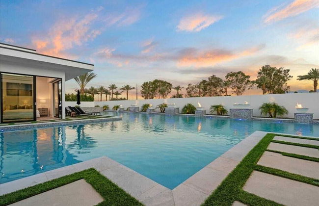 Sleeps 20 7-bedroom Villa w/ Pool, Putting Green & Hot Tub Bravo Villa #11 by Avantstay - Foto 40