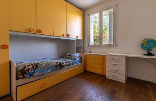 Airport Marco Polo -free park- - Photo 20