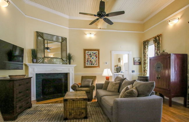 The Irish Bar near Bay Historic Savannah - Photo 40