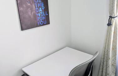 Spacious duplex retreat in city w/ Parking nearby - Foto 18