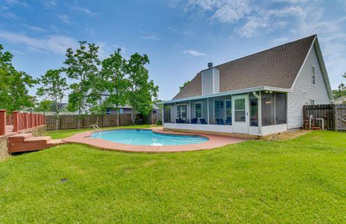 Mary Esther Home with Private Pool and Fireplace! - Foto 33