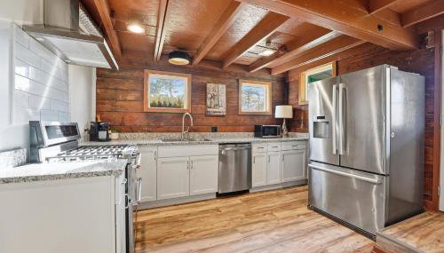 Renovated 1950s Barndominium Pet-Friendly & Modern - Foto 3