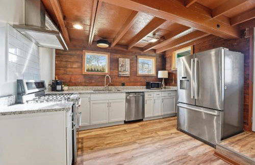 Renovated 1950s Barndominium Pet-Friendly & Modern - Foto 3