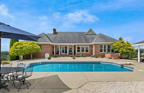 Luxury Getaway Home with Panoramic Views, Pool & Hot Tub! - Foto 47