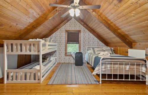 Riverfront Log Cabin Hot Tub, Mtn Views & Hottub - Foto 19