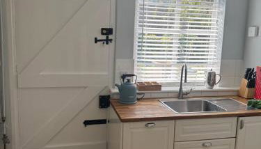 Pretty 2 Bedroom Cottage in Skirmett with Parking - Foto 3