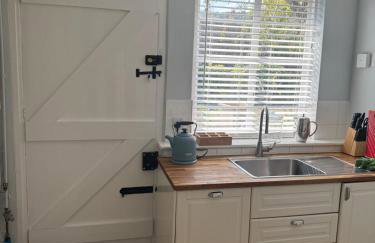 Pretty 2 Bedroom Cottage in Skirmett with Parking - Foto 3