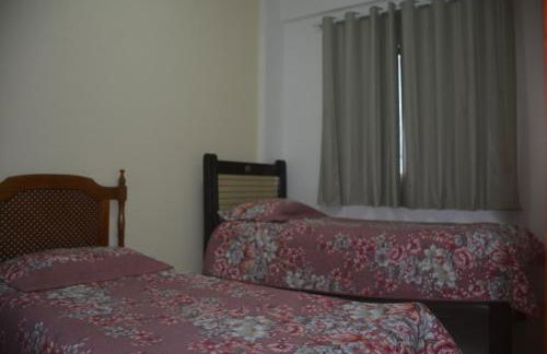 Dois quartos Cozinha completa Wi Fi Self check in com senha Central e perto de tudo a 4,4Km da Rodoviária e 15,4 km do Aeroporto Apartamentos 102 e 302 - Foto 19