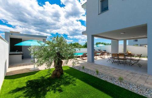 Modern Casa di Lucija with heated pool, near Airport, own parking - Foto 51