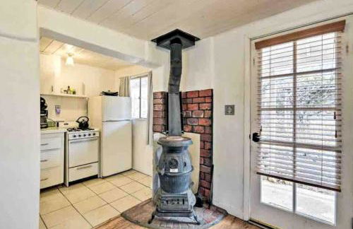 Rural Log Cabin Rental for Couples near Taos Ski Valley - Foto 14