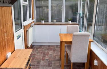 Cozy & Self Contained Garden Bungalow - Foto 20