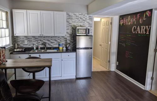 Stylish 4BR Getaway with Game Room, Grills & Cozy Outdoor Fire-Pit - Foto 15