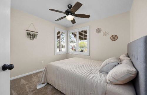 Relaxing 4BR 2BA Sleeps 8 Family Friendly - Photo 16