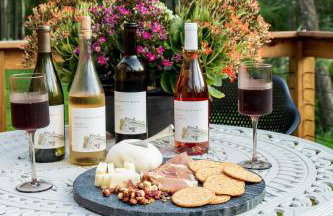 Luxe Modern Cabin with Pond, Fire Pit, Hiking, near Bethel Woods - Foto 38