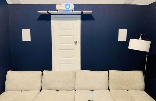 Charming Retreat Modern Luxury Family Sleeps 10 - Foto 24