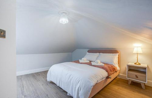 4BR Family Home, Garden, WiFi, 5mins to Elisabeth Line & 10min to Stratford - Foto 10