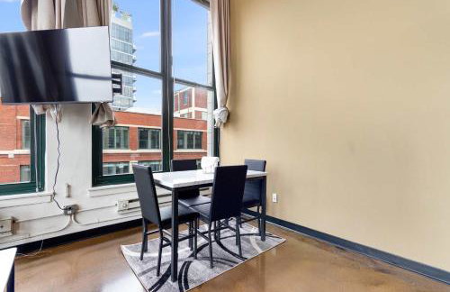 West Loop - City Views With In & Out Parking 1 - Photo 39