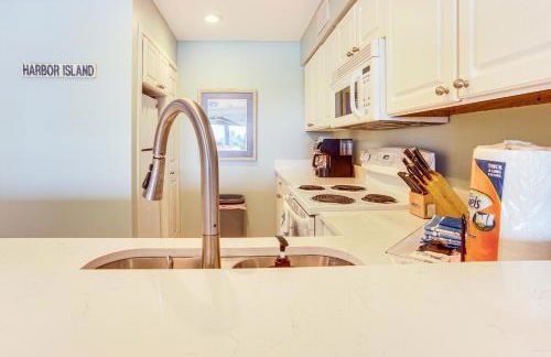 Poolside Fun and Ocean Strolls Harbor Island Haven! - Foto 9