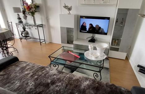 Le Mun,3 étoiles-T2-60m2-balcon-parking-wifi-linge-produits-face à la gerdarmerie-vue cathedrale - Foto 6