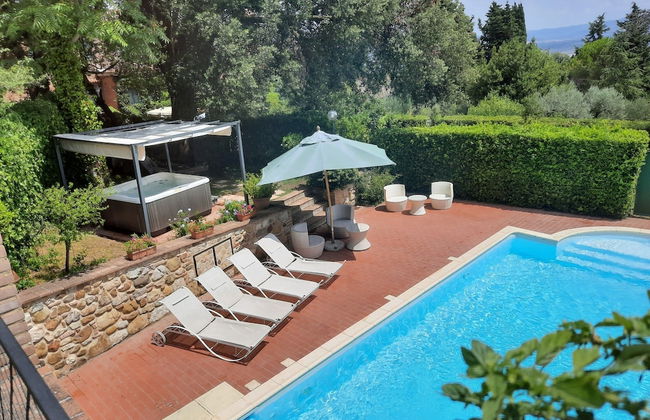 Holiday Home in Town Center with Pool, Garden, Hot Tub - Foto 35